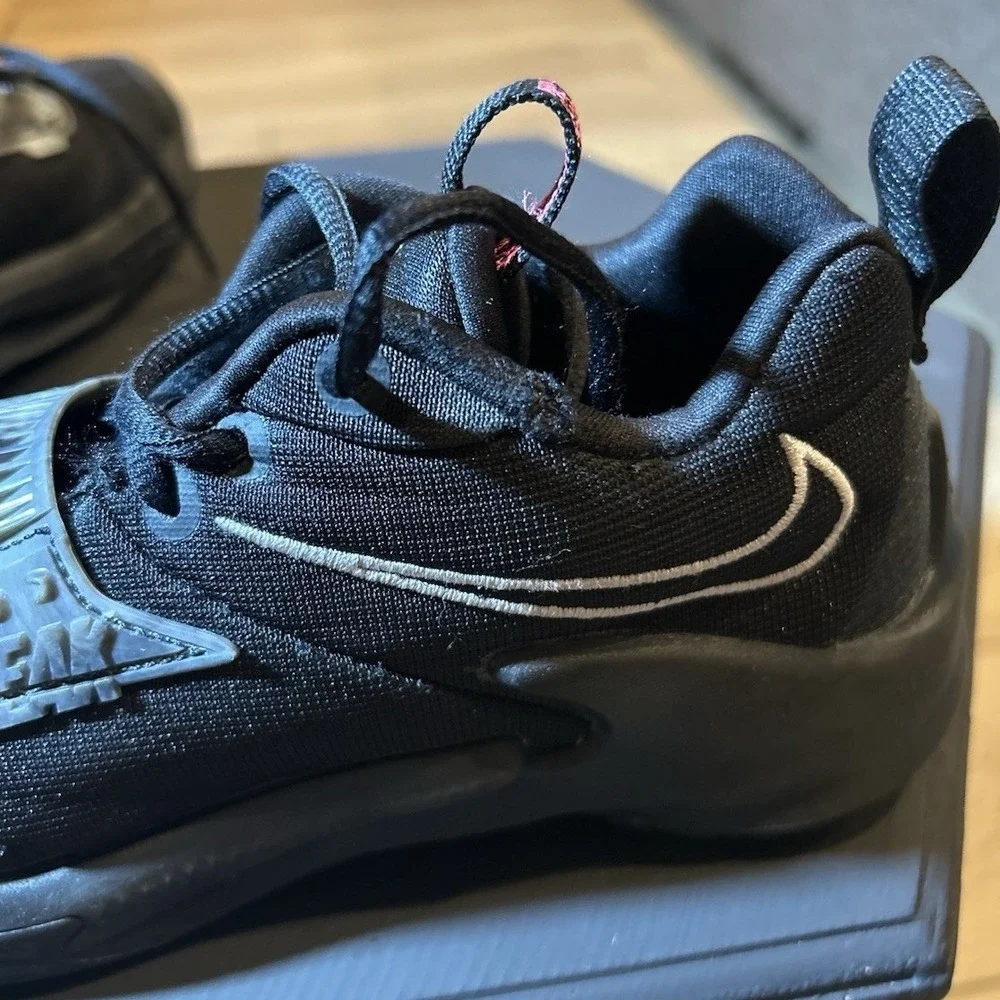 Nike Zoom Freaks 3‎ Basketball youth Shoes Size 5.5